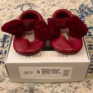 Freshly picked size 3 mini sole knotted bow mocc red velvet